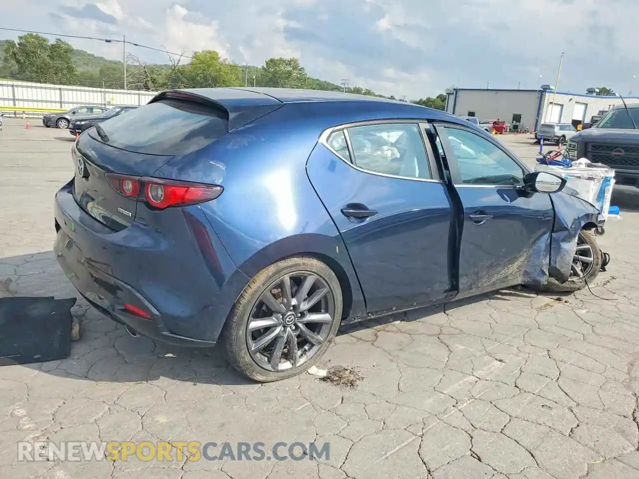 3 fotografías del automóvil dañado JM1BPALM5R1713167 MAZDA 3 2024