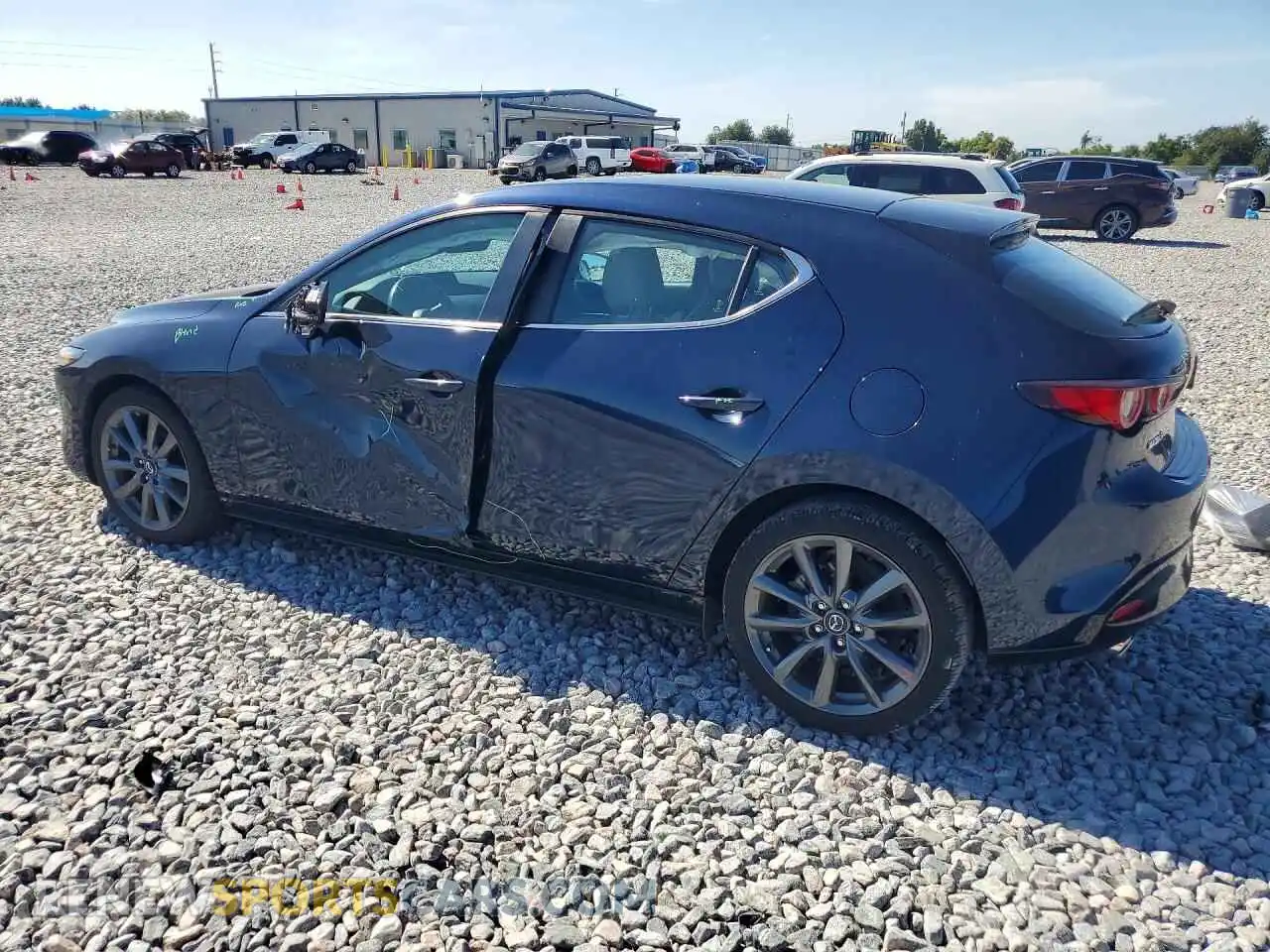 2 fotografías del automóvil dañado JM1BPALM7R1654915 MAZDA 3 2024