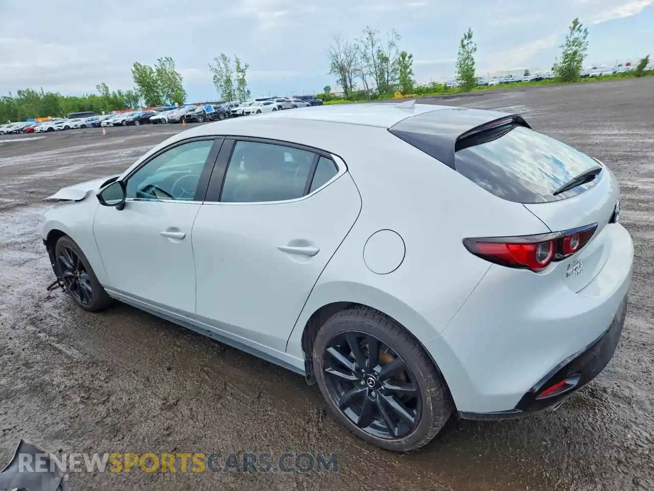 2 fotografías del automóvil dañado JM1BPBMM4R1715481 MAZDA 3 2024