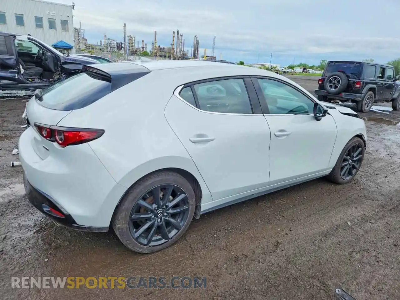 3 fotografías del automóvil dañado JM1BPBMM4R1715481 MAZDA 3 2024