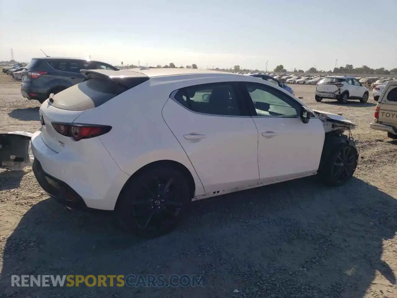 3 fotografías del automóvil dañado JM1BPBNY2R1657940 MAZDA 3 2024