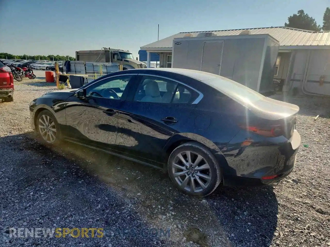 2 fotografías del automóvil dañado 3MZBPACM0SM450091 MAZDA 3 2025