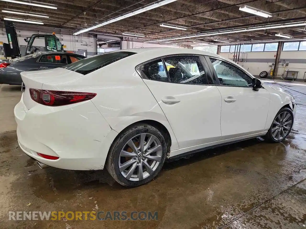 3 fotografías del automóvil dañado JM1BPACM0S1761987 MAZDA 3 2025