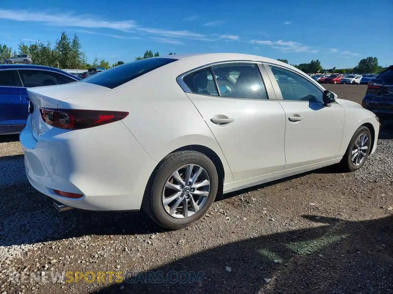 3 fotografías del automóvil dañado JM1BPACM0S1776554 MAZDA 3 2025