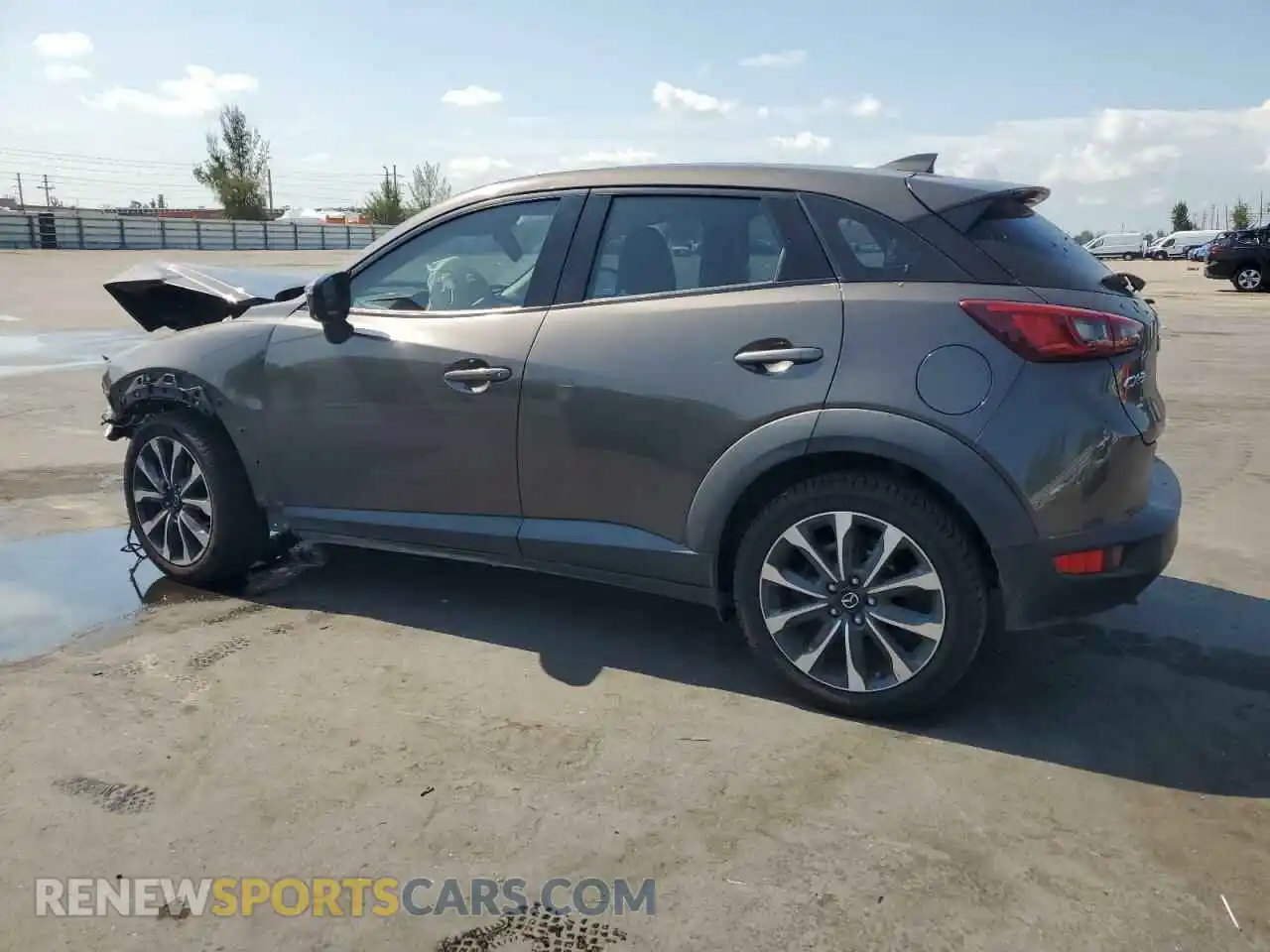 2 fotografías del automóvil dañado JM1DKDC73K1406427 MAZDA CX-3 2019
