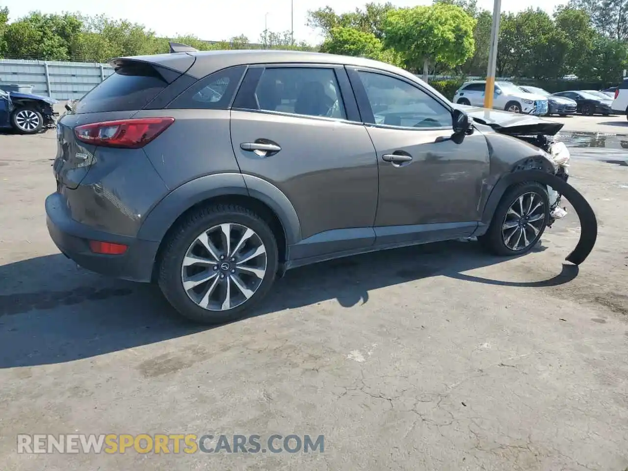 3 fotografías del automóvil dañado JM1DKDC73K1406427 MAZDA CX-3 2019