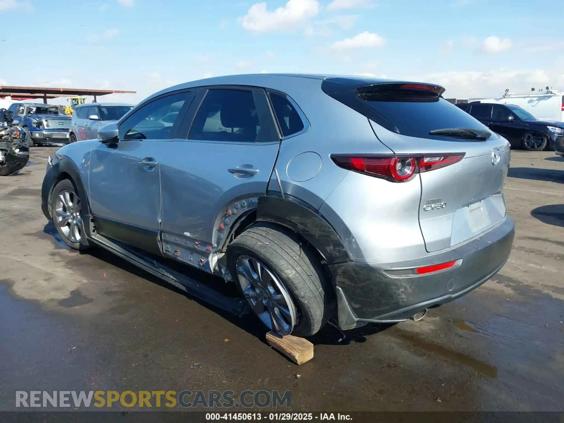 3 Photograph of a damaged car 3MVDMACL4LM108087 MAZDA CX-30 2020