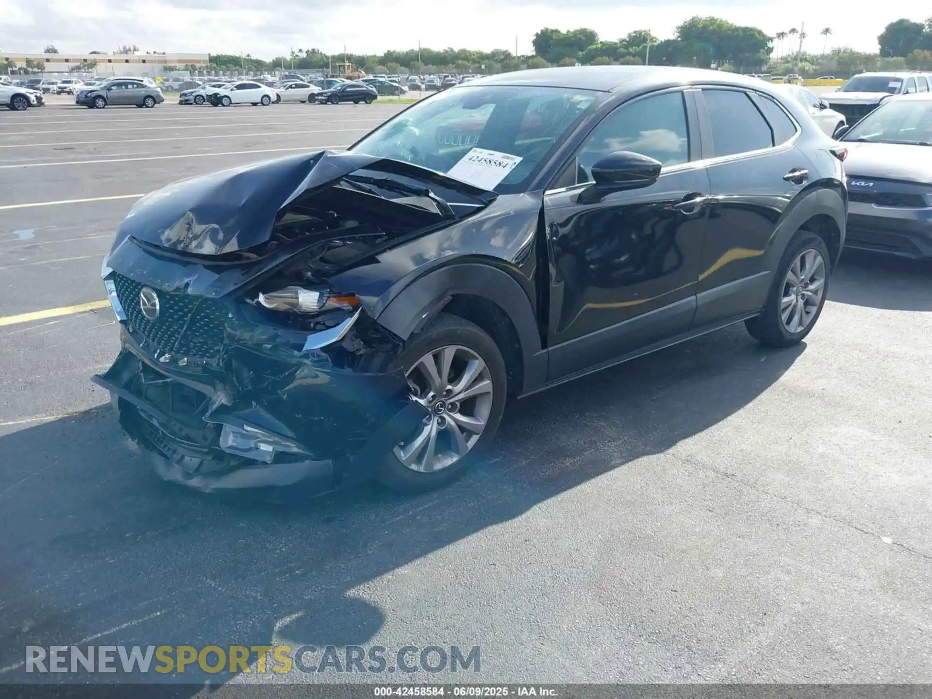 2 Photograph of a damaged car 3MVDMACL8LM102115 MAZDA CX-30 2020