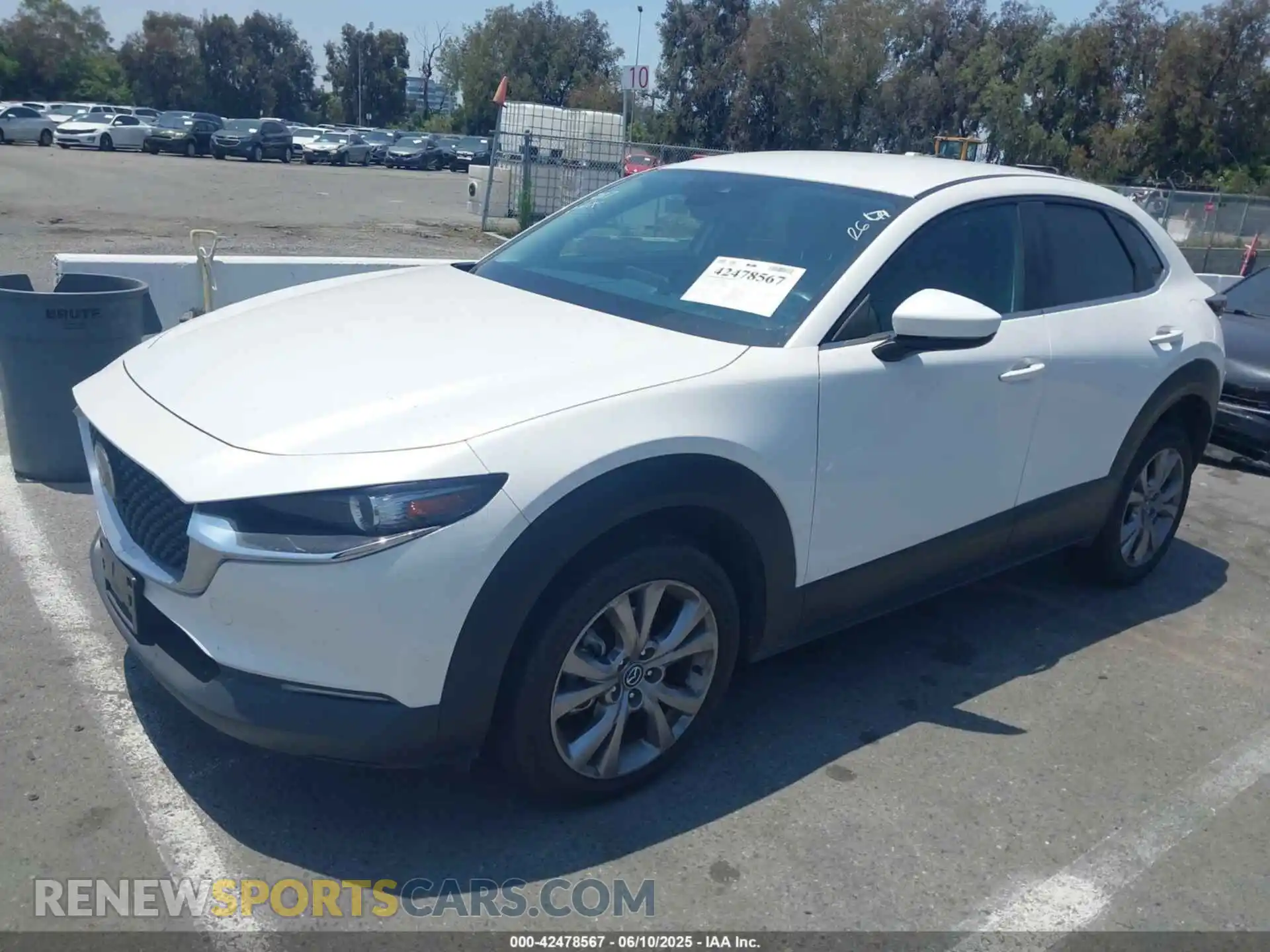 2 fotografías del automóvil dañado 3MVDMBCL7LM130106 MAZDA CX-30 2020