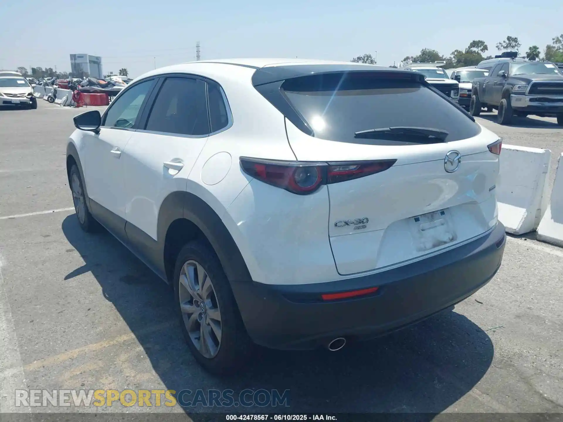 3 fotografías del automóvil dañado 3MVDMBCL7LM130106 MAZDA CX-30 2020