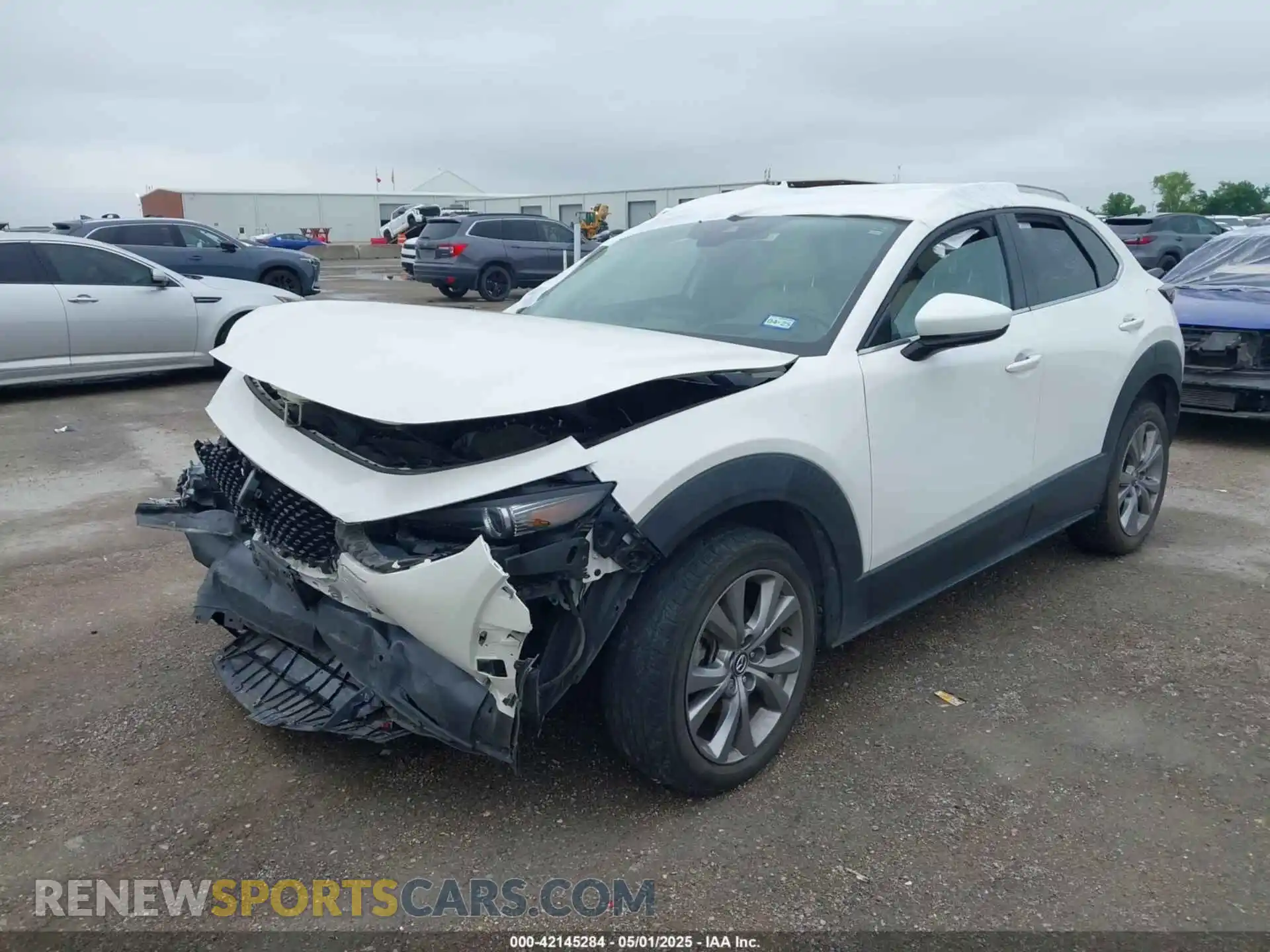 2 Photograph of a damaged car 3MVDMBEM1LM121942 MAZDA CX-30 2020
