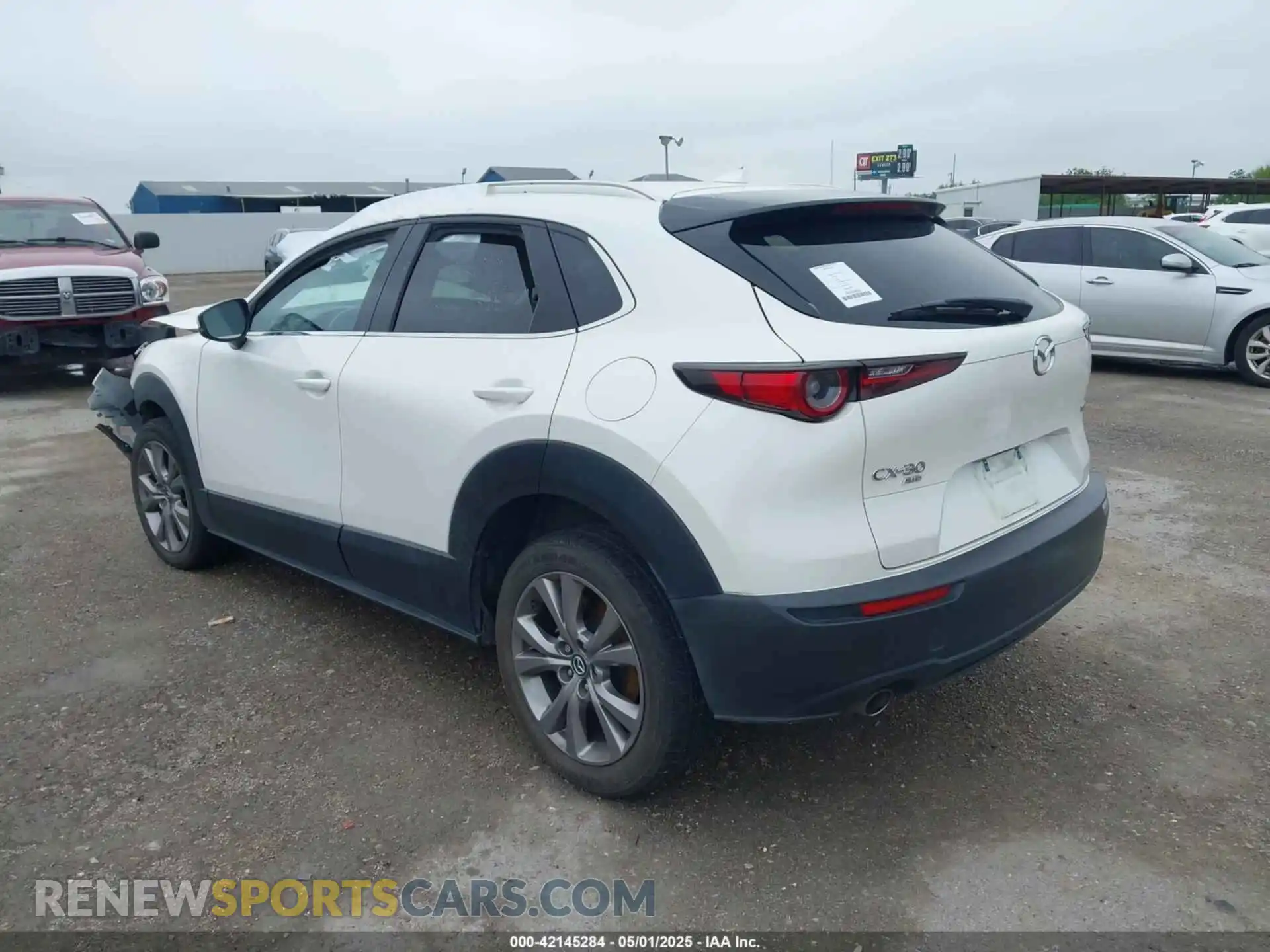3 Photograph of a damaged car 3MVDMBEM1LM121942 MAZDA CX-30 2020