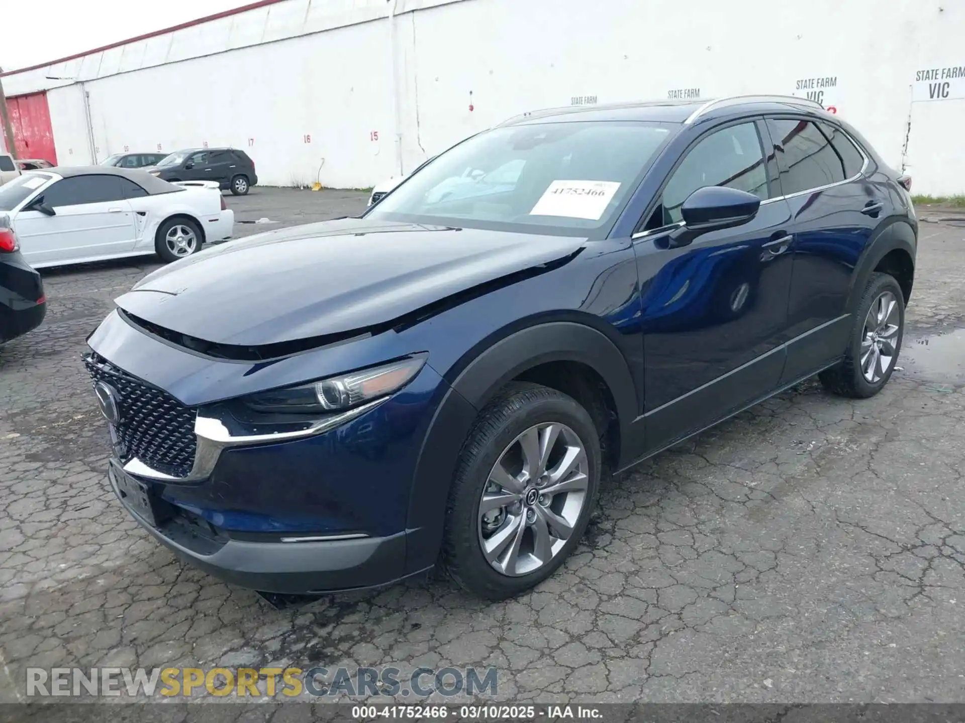 2 fotografías del automóvil dañado 3MVDMBEM5LM127596 MAZDA CX-30 2020
