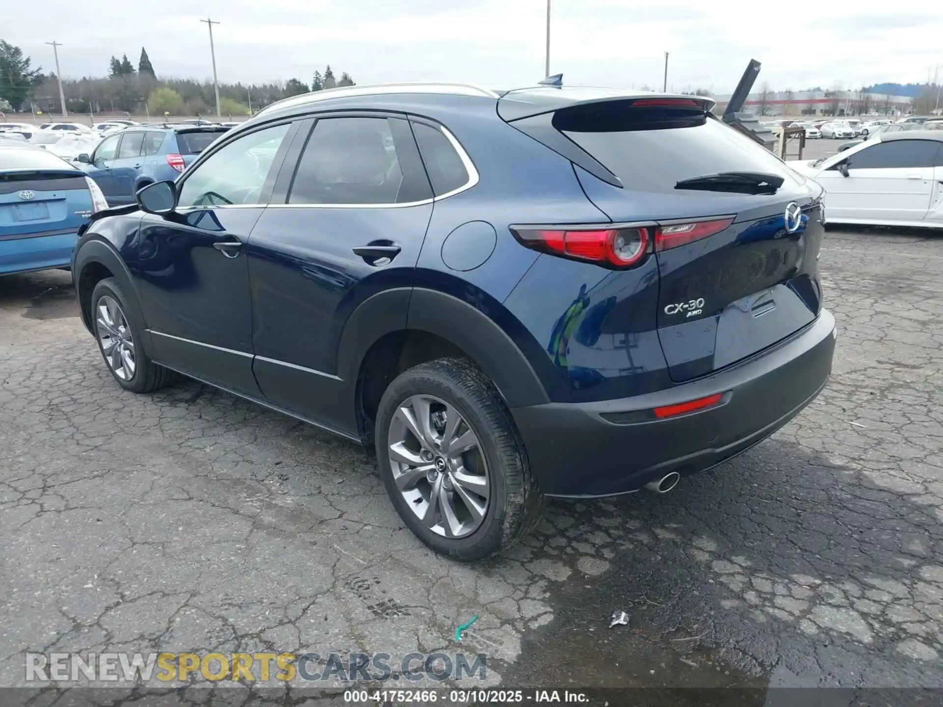 3 fotografías del automóvil dañado 3MVDMBEM5LM127596 MAZDA CX-30 2020