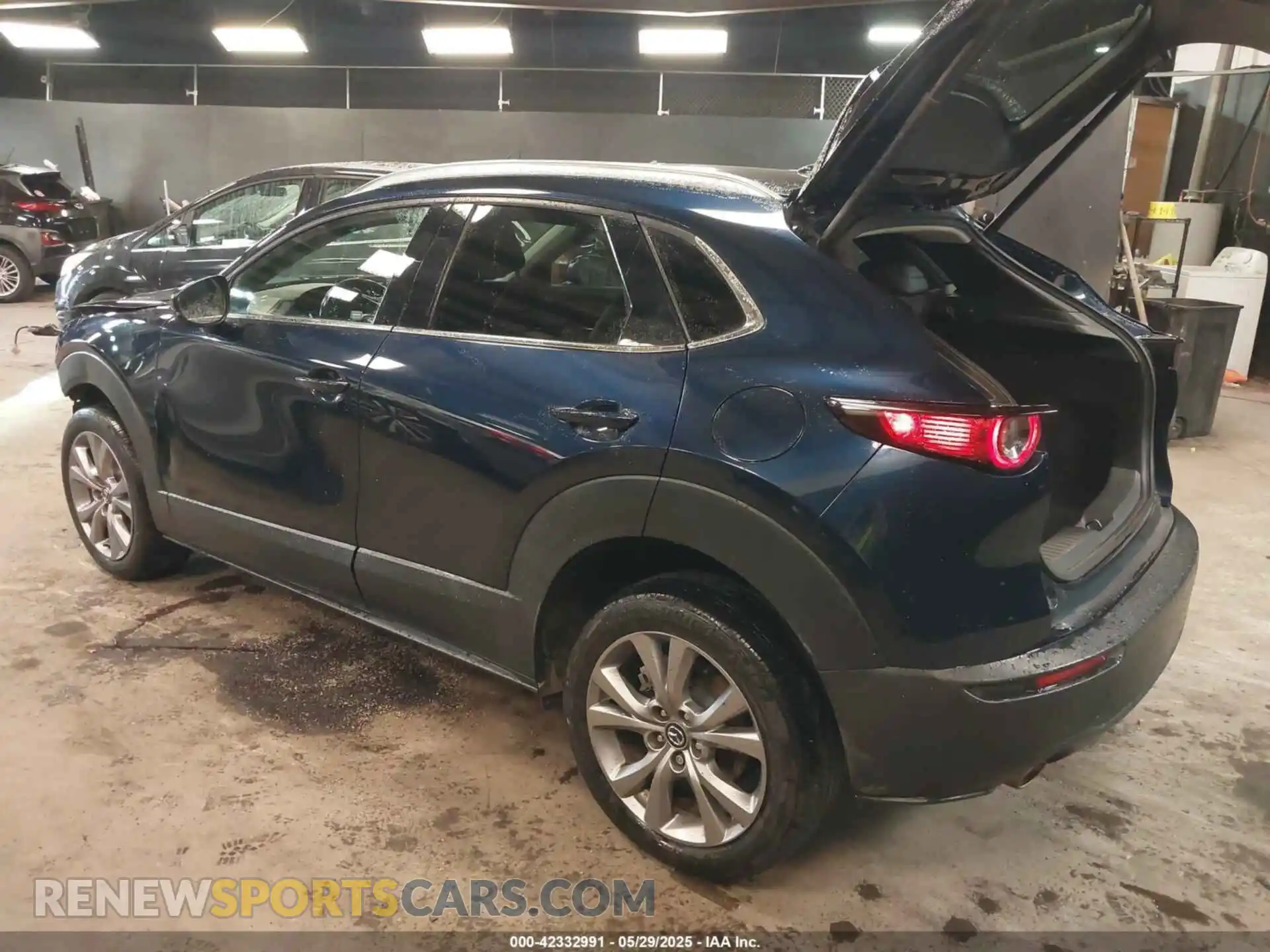 3 Photograph of a damaged car 3MVDMBEM9LM106864 MAZDA CX-30 2020