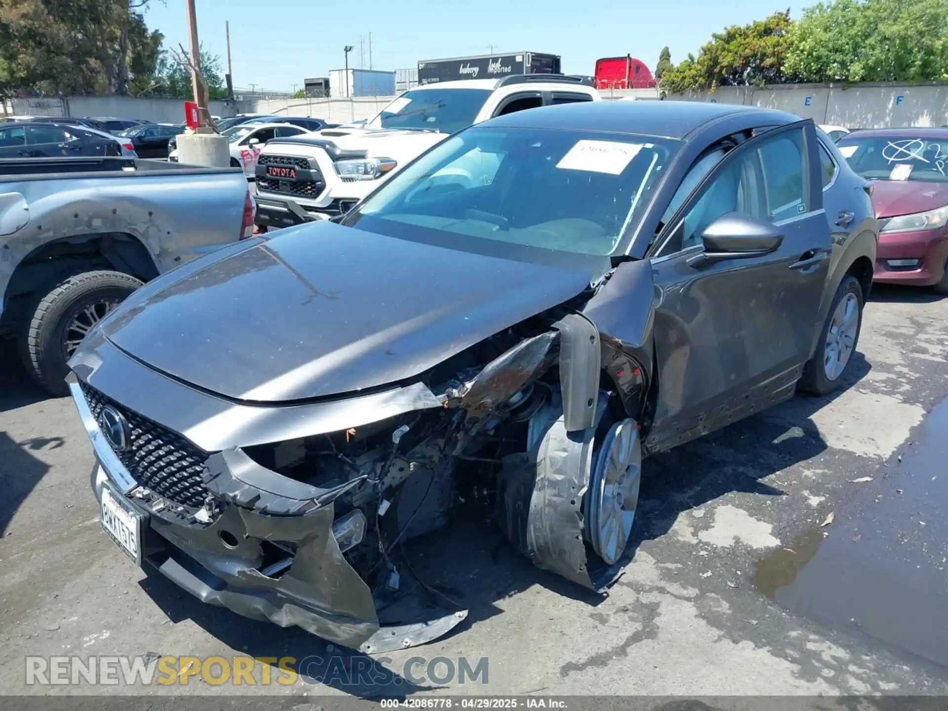 2 Photograph of a damaged car 3MVDMABL3MM233701 MAZDA CX-30 2021