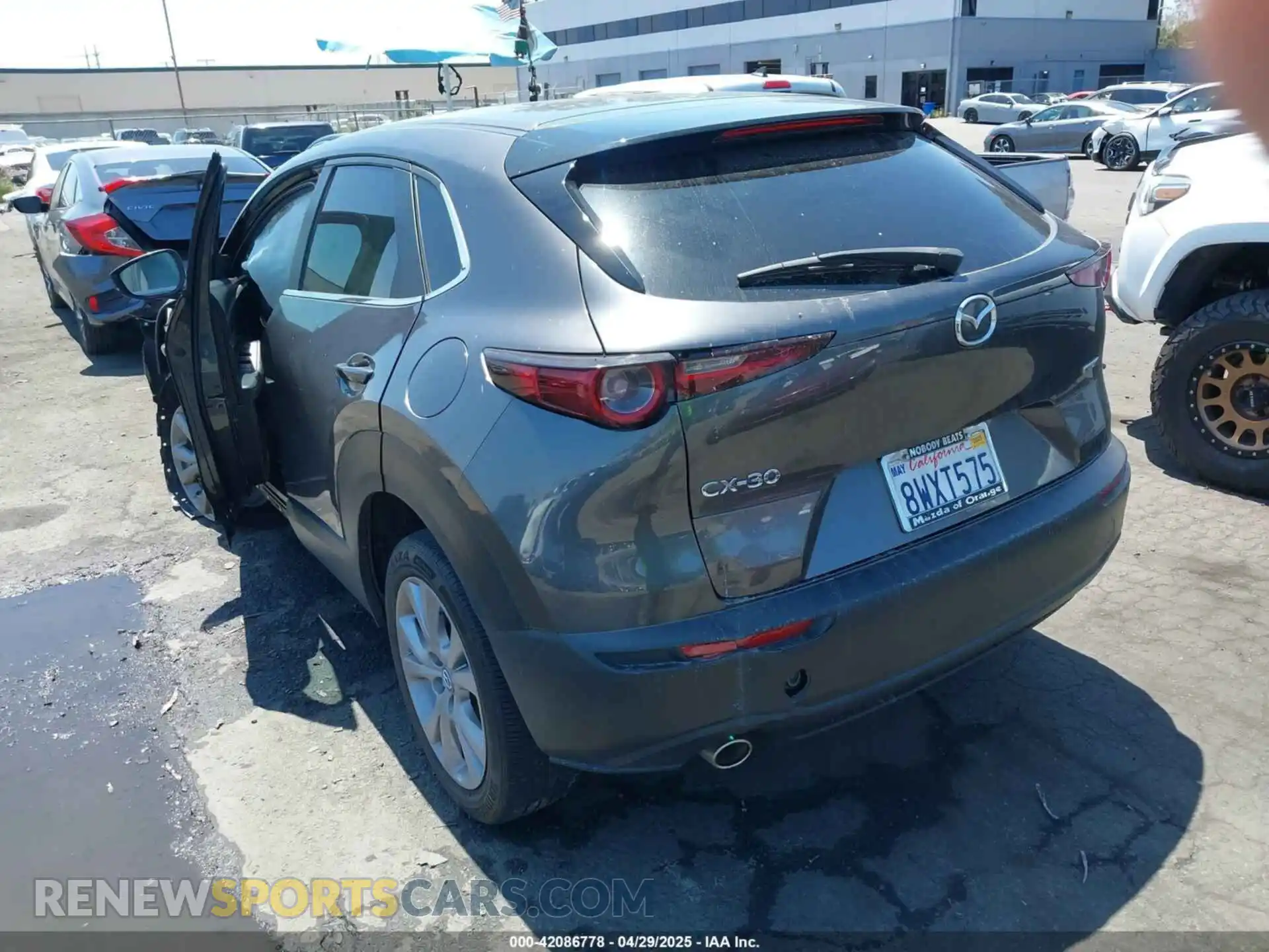 3 Photograph of a damaged car 3MVDMABL3MM233701 MAZDA CX-30 2021