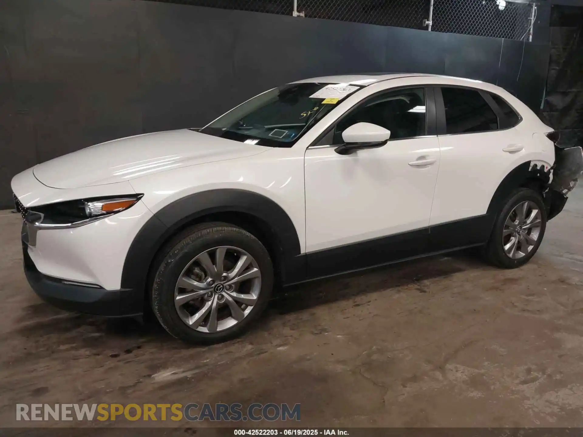 2 fotografías del automóvil dañado 3MVDMBCL2MM210902 MAZDA CX-30 2021