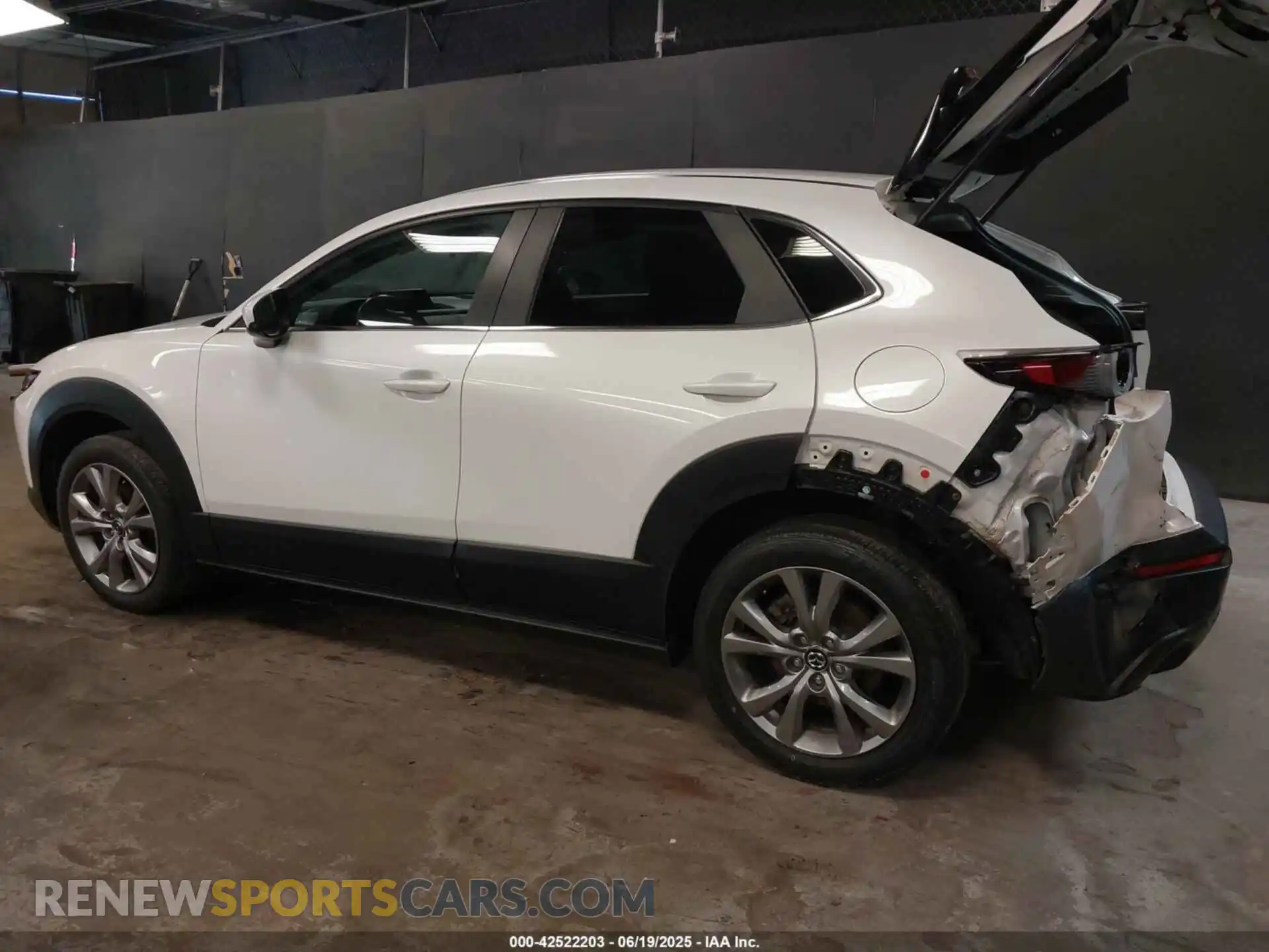3 fotografías del automóvil dañado 3MVDMBCL2MM210902 MAZDA CX-30 2021
