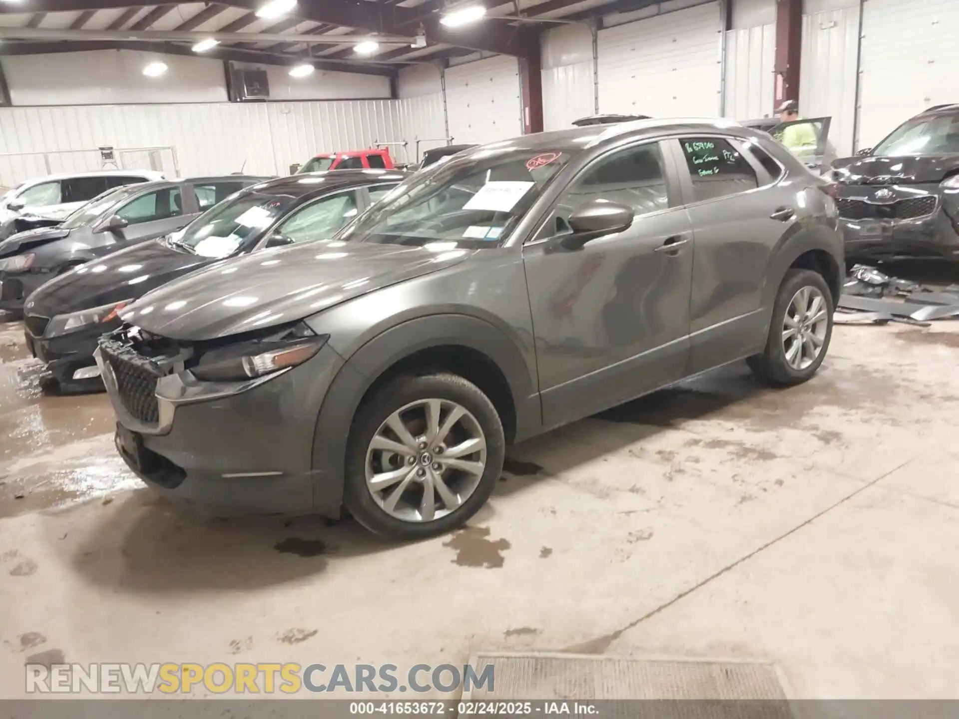 2 fotografías del automóvil dañado 3MVDMBBM2PM581752 MAZDA CX-30 2023
