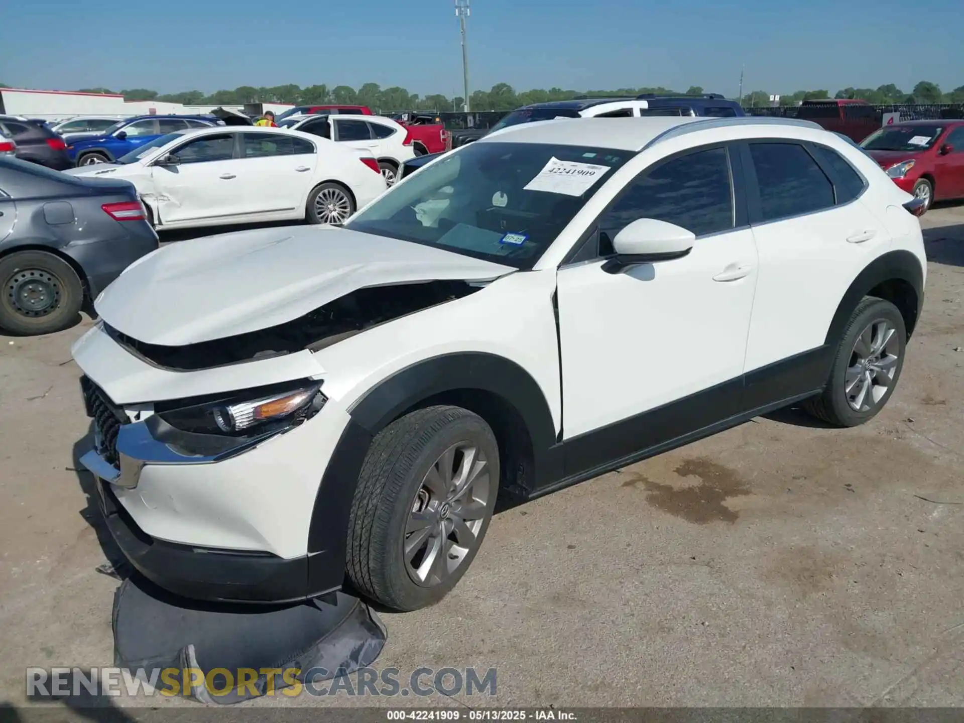 2 fotografías del automóvil dañado 3MVDMBCM2PM552282 MAZDA CX-30 2023