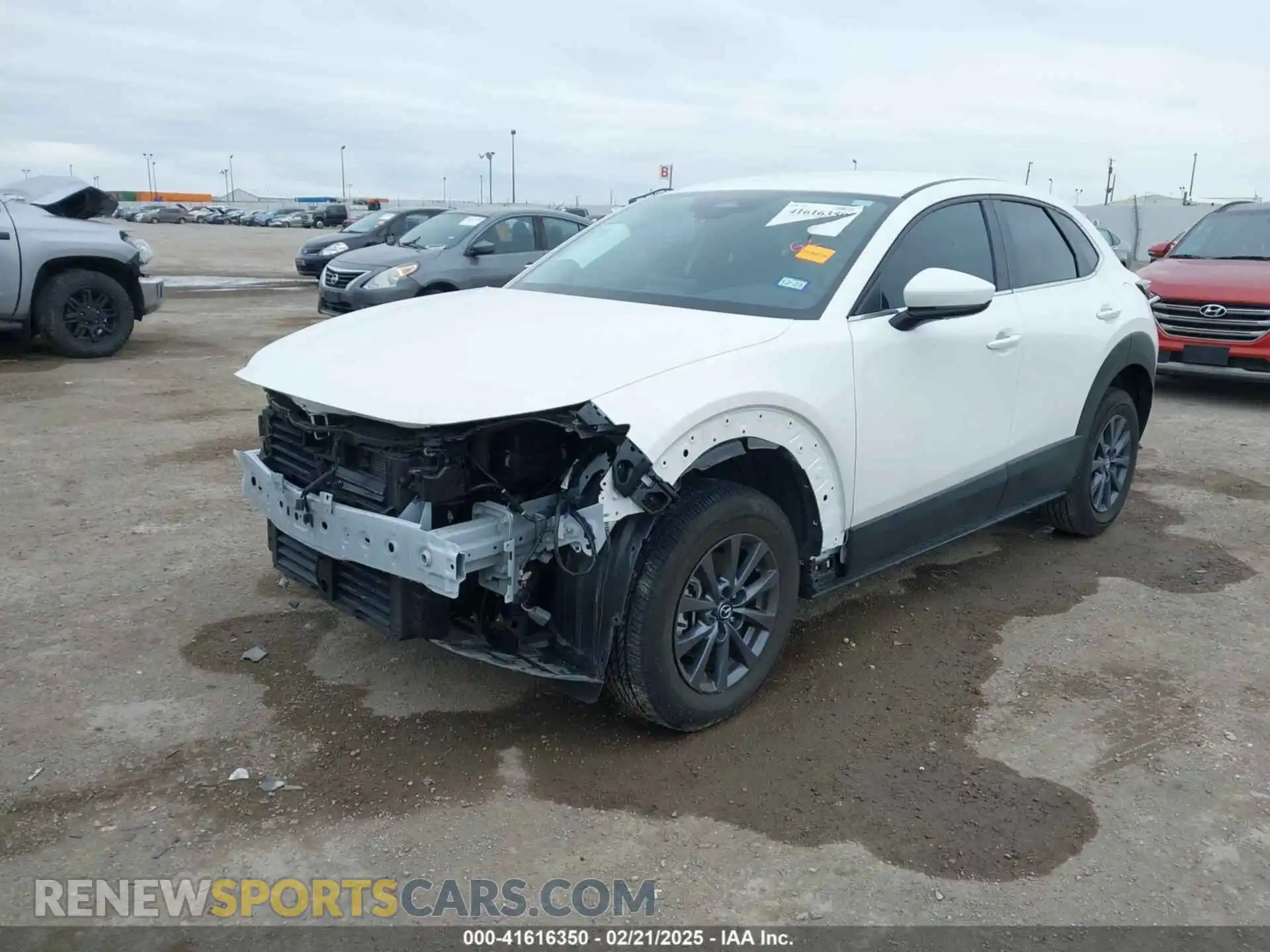 2 Photograph of a damaged car 3MVDMBAM0RM624408 MAZDA CX-30 2024