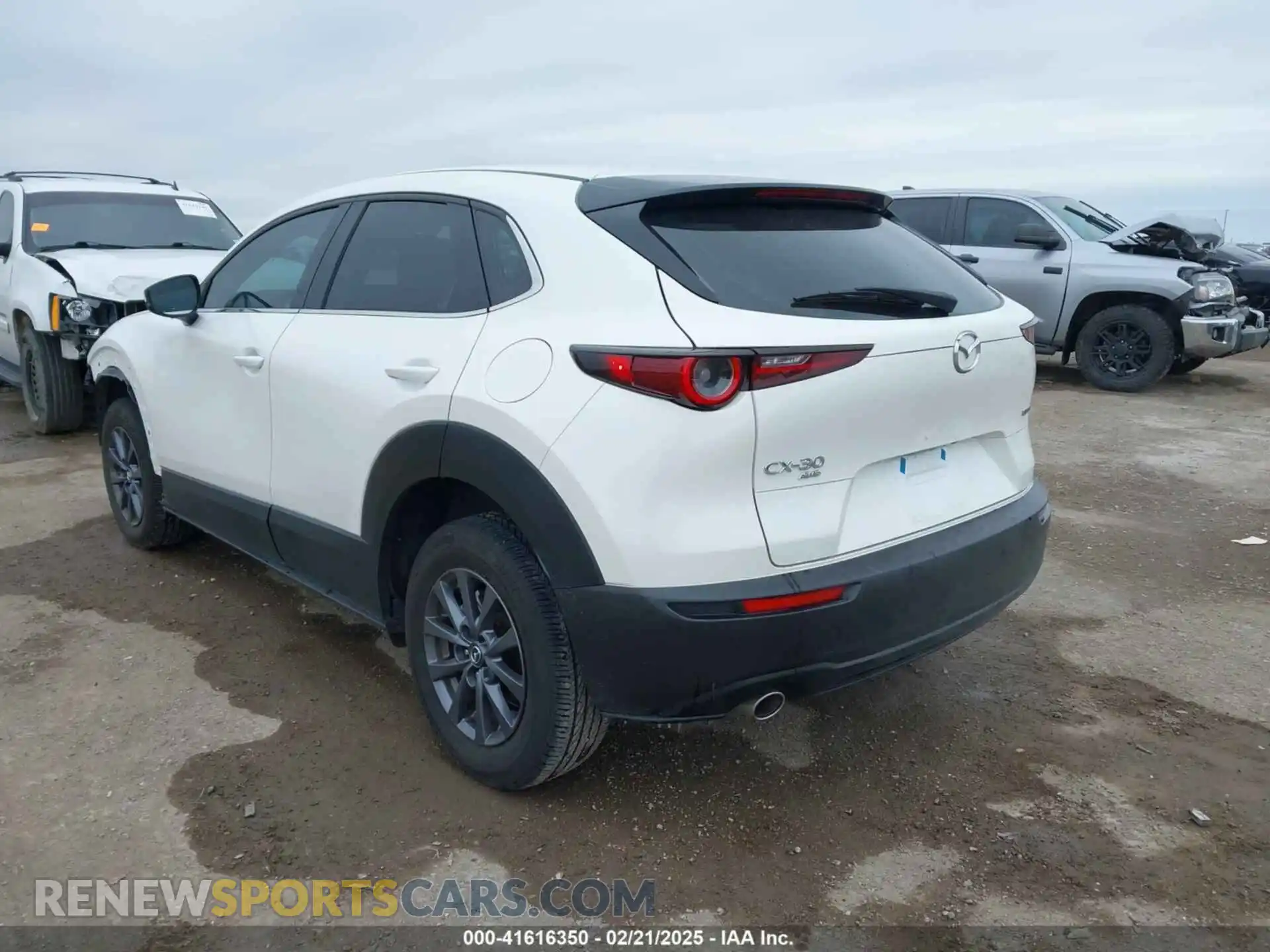 3 Photograph of a damaged car 3MVDMBAM0RM624408 MAZDA CX-30 2024