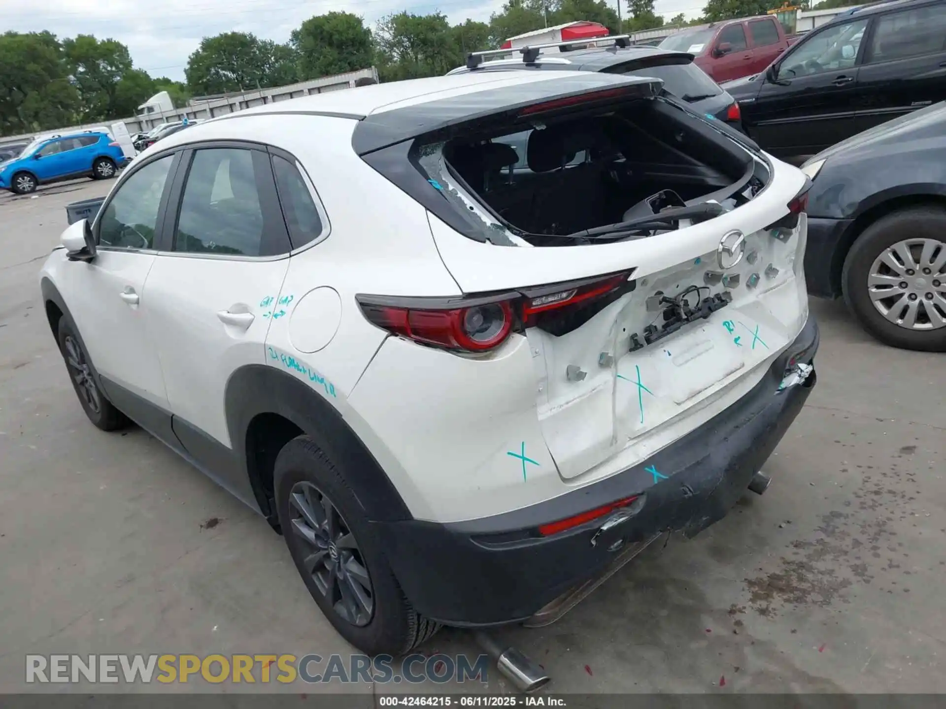 3 Photograph of a damaged car 3MVDMBAM8RM675588 MAZDA CX-30 2024