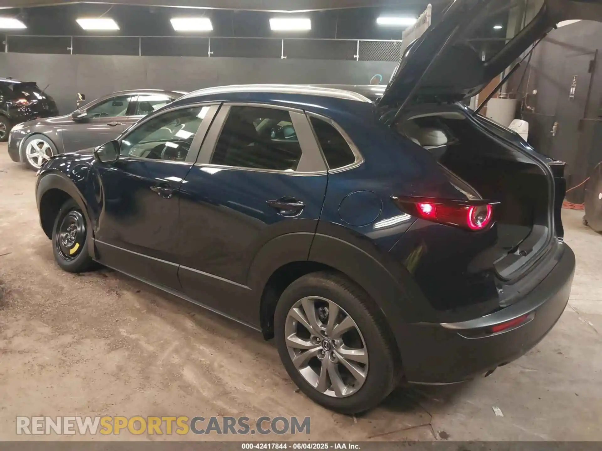 3 fotografías del automóvil dañado 3MVDMBCM9RM700673 MAZDA CX-30 2024