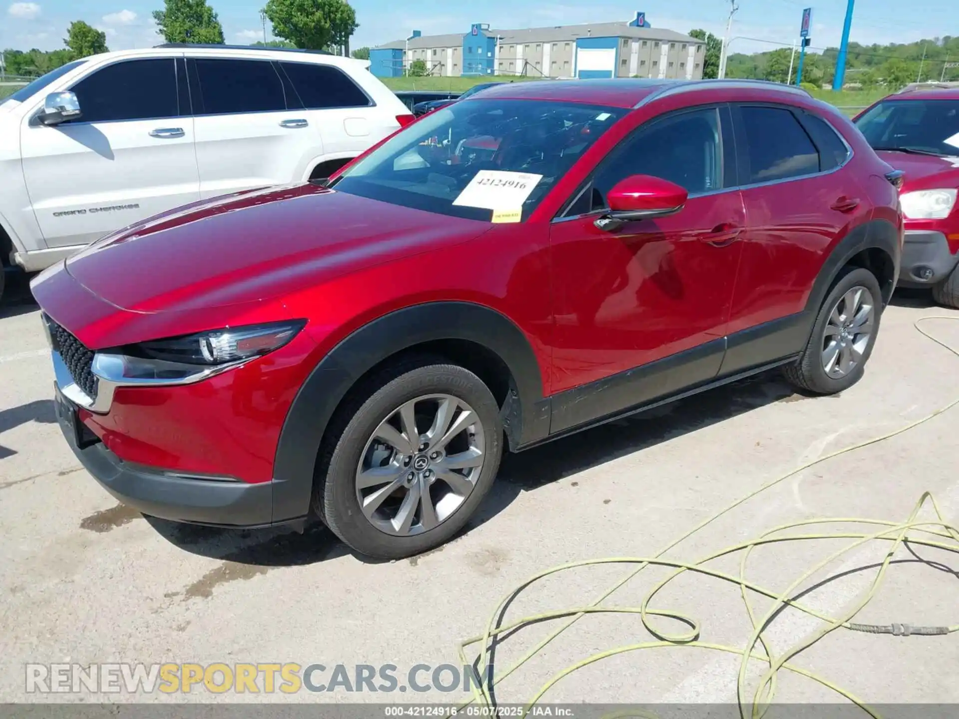 2 fotografías del automóvil dañado 3MVDMBCMXRM619875 MAZDA CX-30 2024