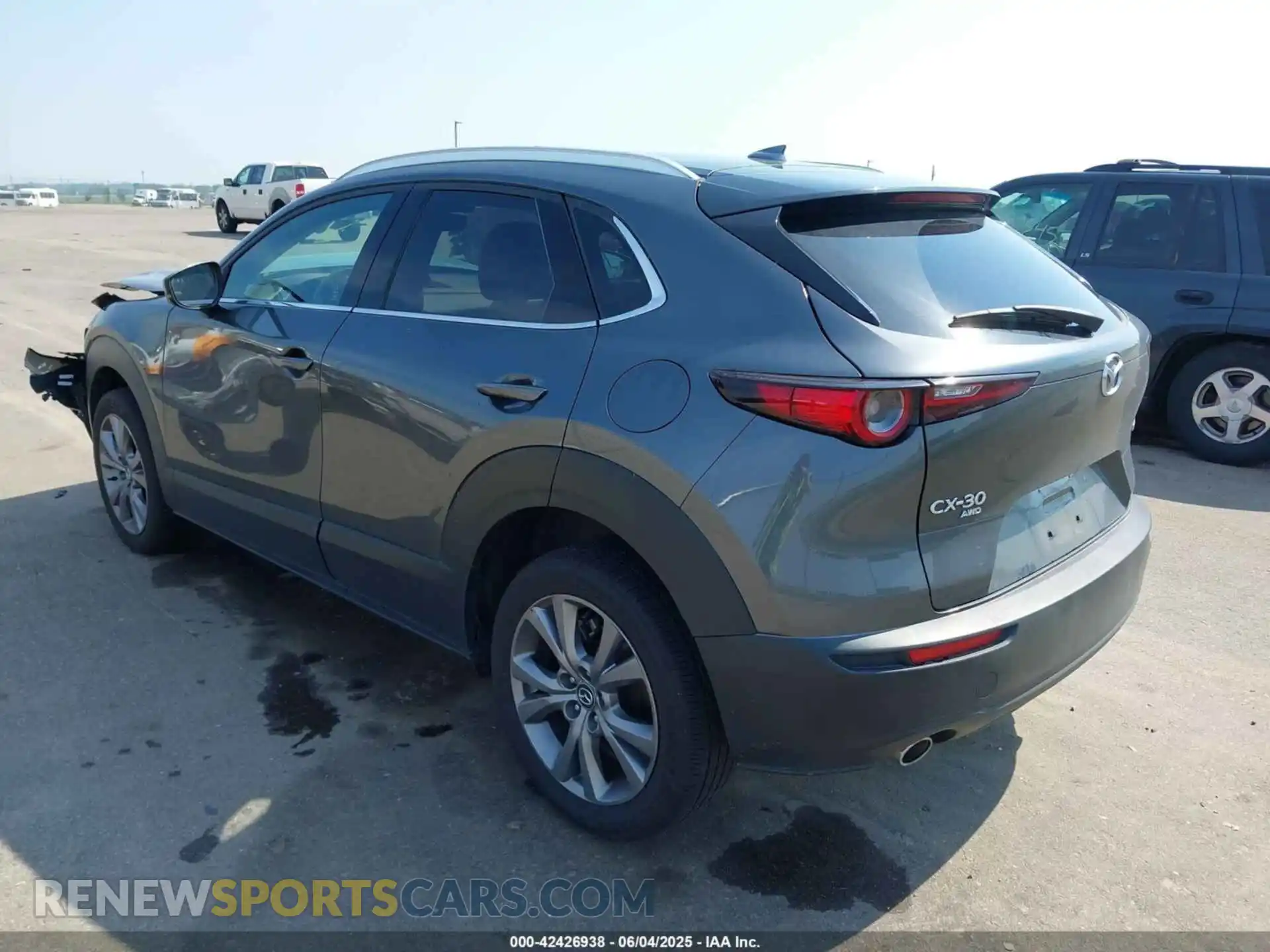 3 fotografías del automóvil dañado 3MVDMBDM6RM627793 MAZDA CX-30 2024