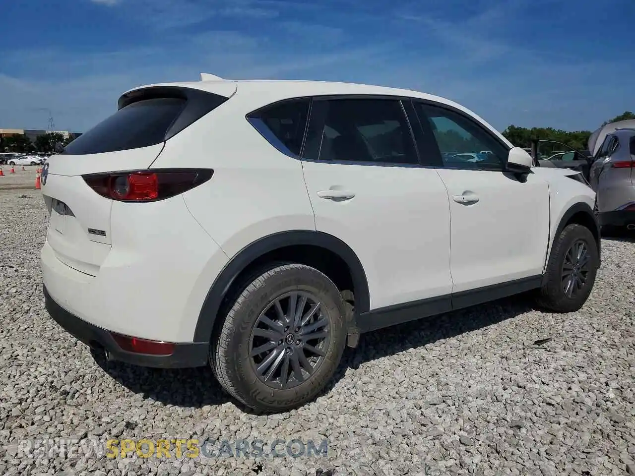 3 fotografías del automóvil dañado JM3KFACM1M0331274 MAZDA CX-5 2021