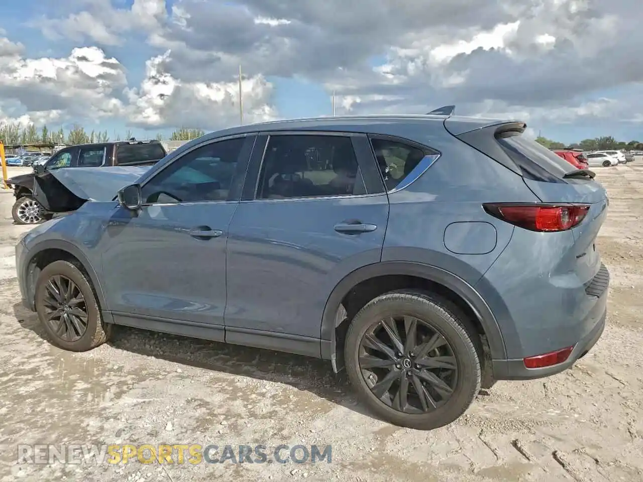 2 fotografías del automóvil dañado JM3KFACM2M0428273 MAZDA CX-5 2021