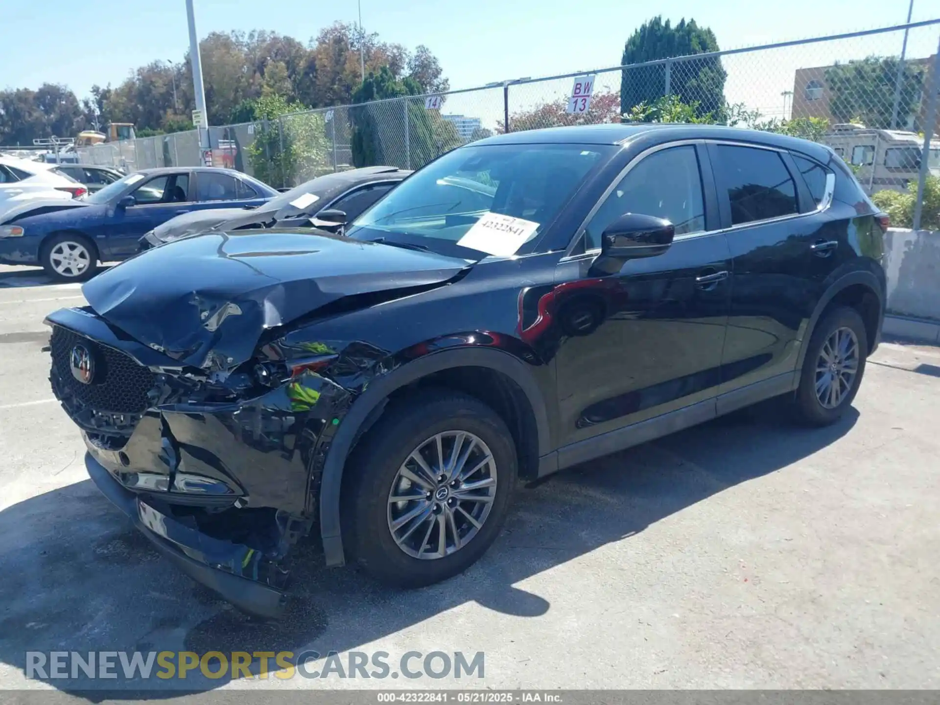 2 fotografías del automóvil dañado JM3KFACM6M0350192 MAZDA CX-5 2021