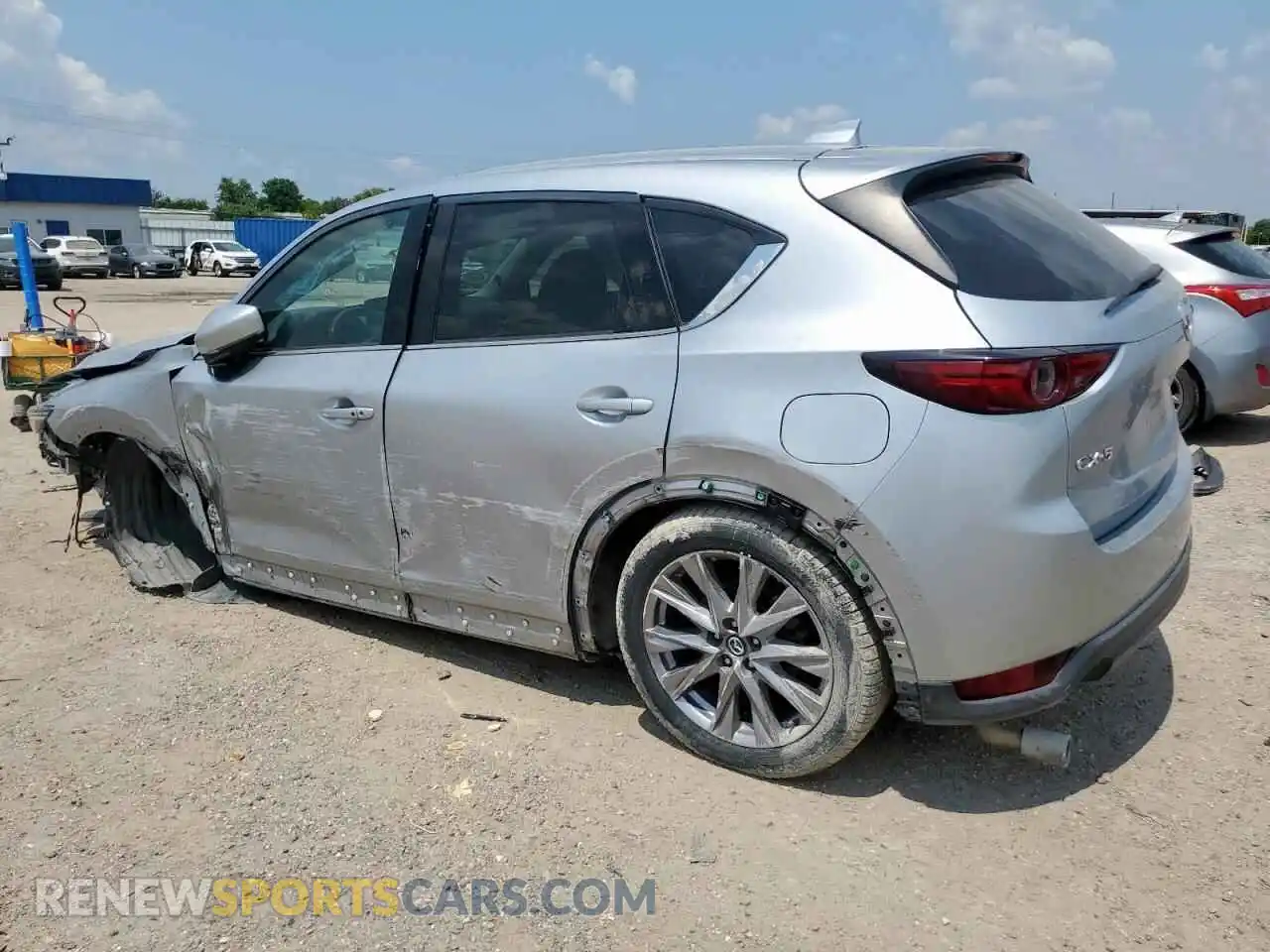 2 fotografías del automóvil dañado JM3KFADM0M1326639 MAZDA CX-5 2021