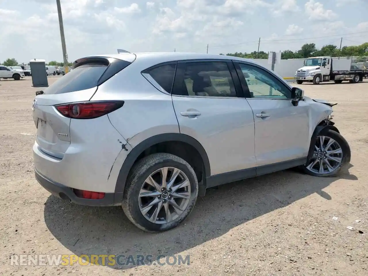3 fotografías del automóvil dañado JM3KFADM0M1326639 MAZDA CX-5 2021