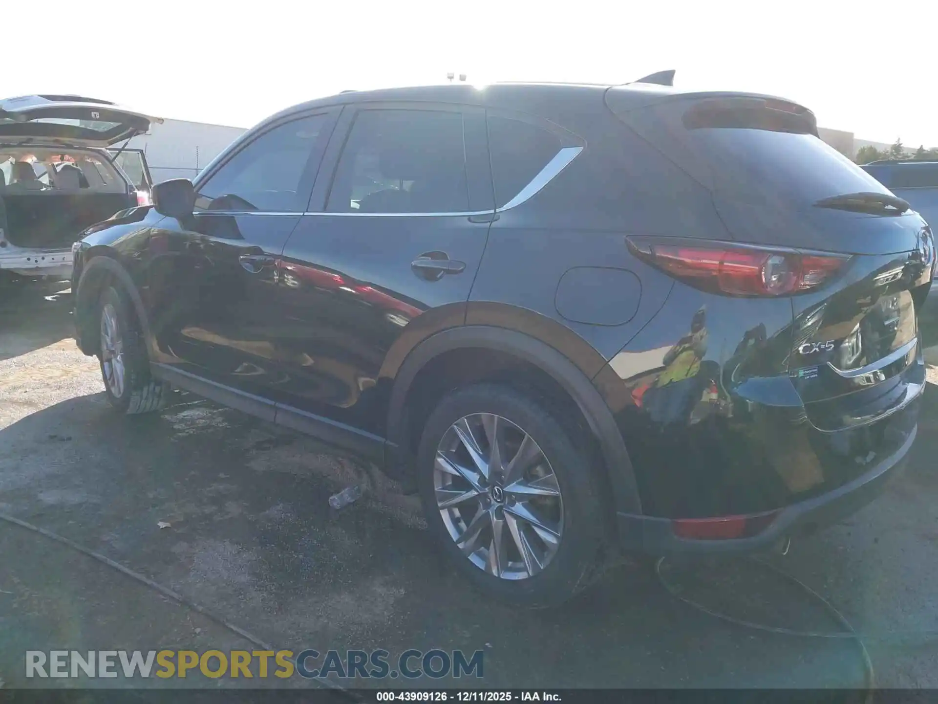 3 fotografías del automóvil dañado JM3KFADM0M1388560 MAZDA CX-5 2021