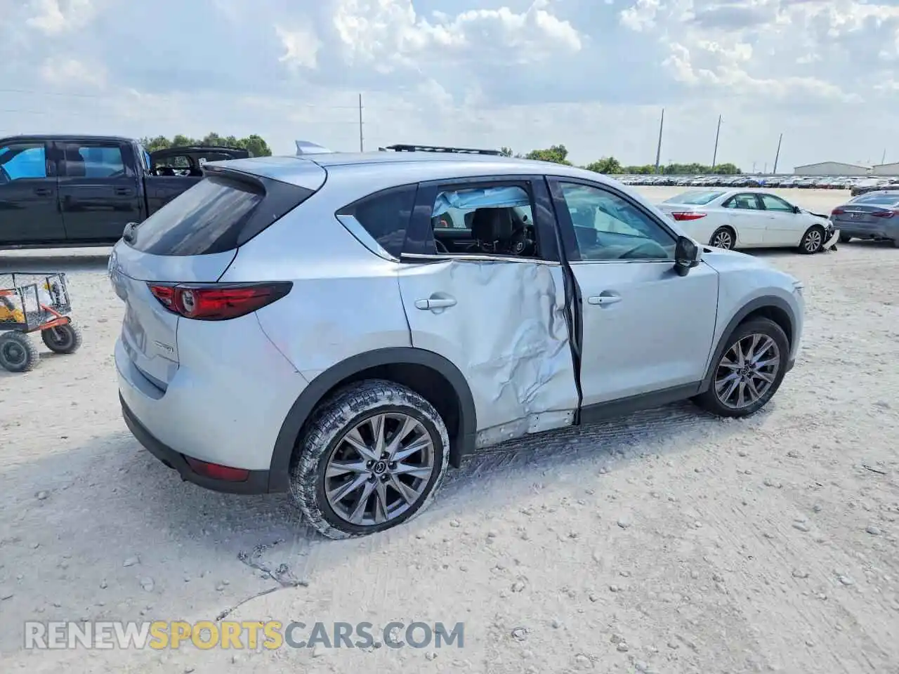 3 Фотография поврежденного автомобиля JM3KFADM6M1318030 MAZDA CX-5 2021
