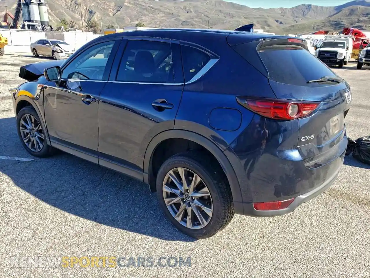 2 fotografías del automóvil dañado JM3KFADMXM1324932 MAZDA CX-5 2021