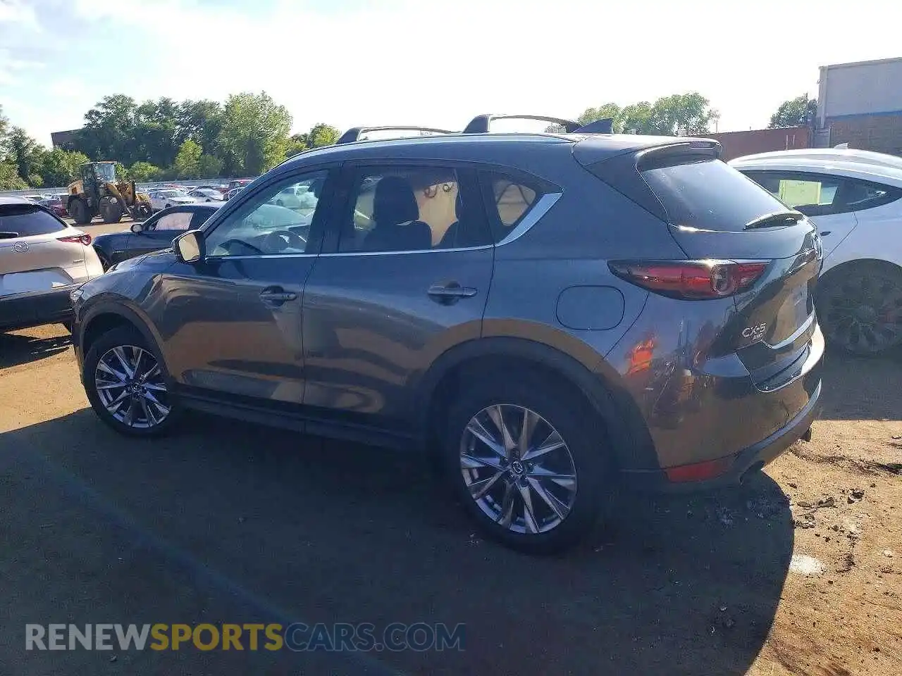 2 fotografías del automóvil dañado JM3KFBAY0M0393678 MAZDA CX-5 2021