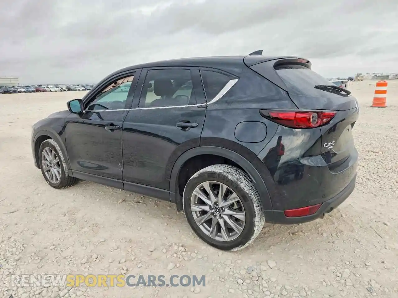2 fotografías del automóvil dañado JM3KFBDM6M0487637 MAZDA CX-5 2021
