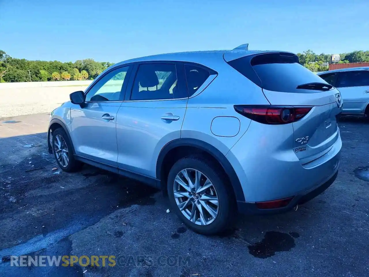 2 fotografías del automóvil dañado JM3KFBDM7M0405401 MAZDA CX-5 2021