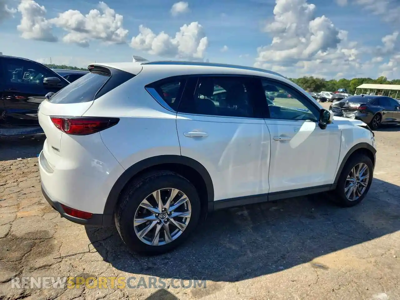 3 fotografías del automóvil dañado JM3KFBDM9M0432065 MAZDA CX-5 2021