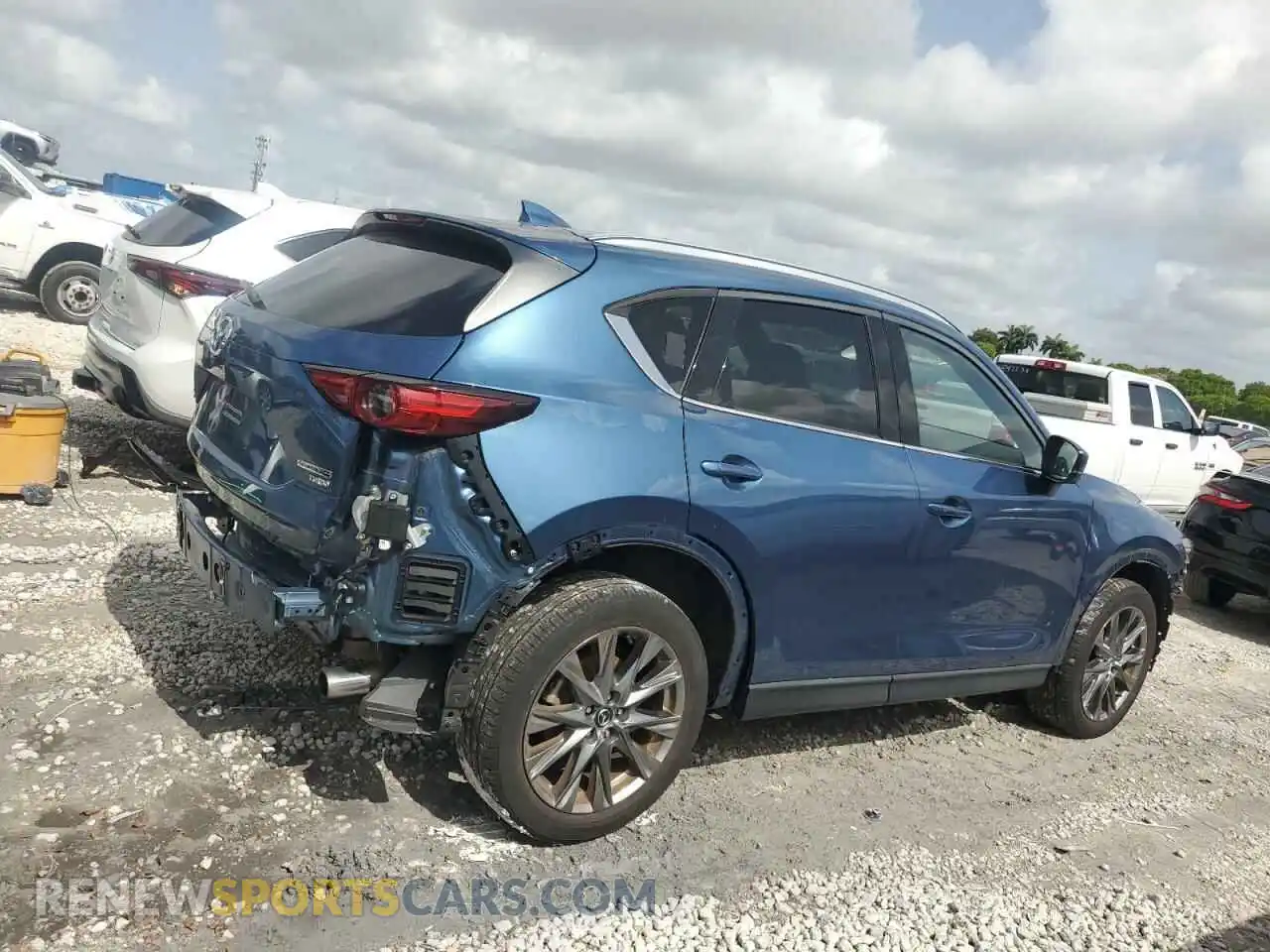 3 Photograph of a damaged car JM3KFBEY2M0393028 MAZDA CX-5 2021