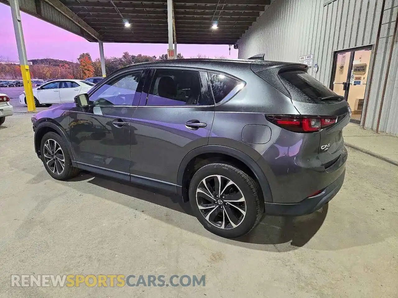 2 fotografías del automóvil dañado JM3KFBEM2N0642135 MAZDA CX-5 2022