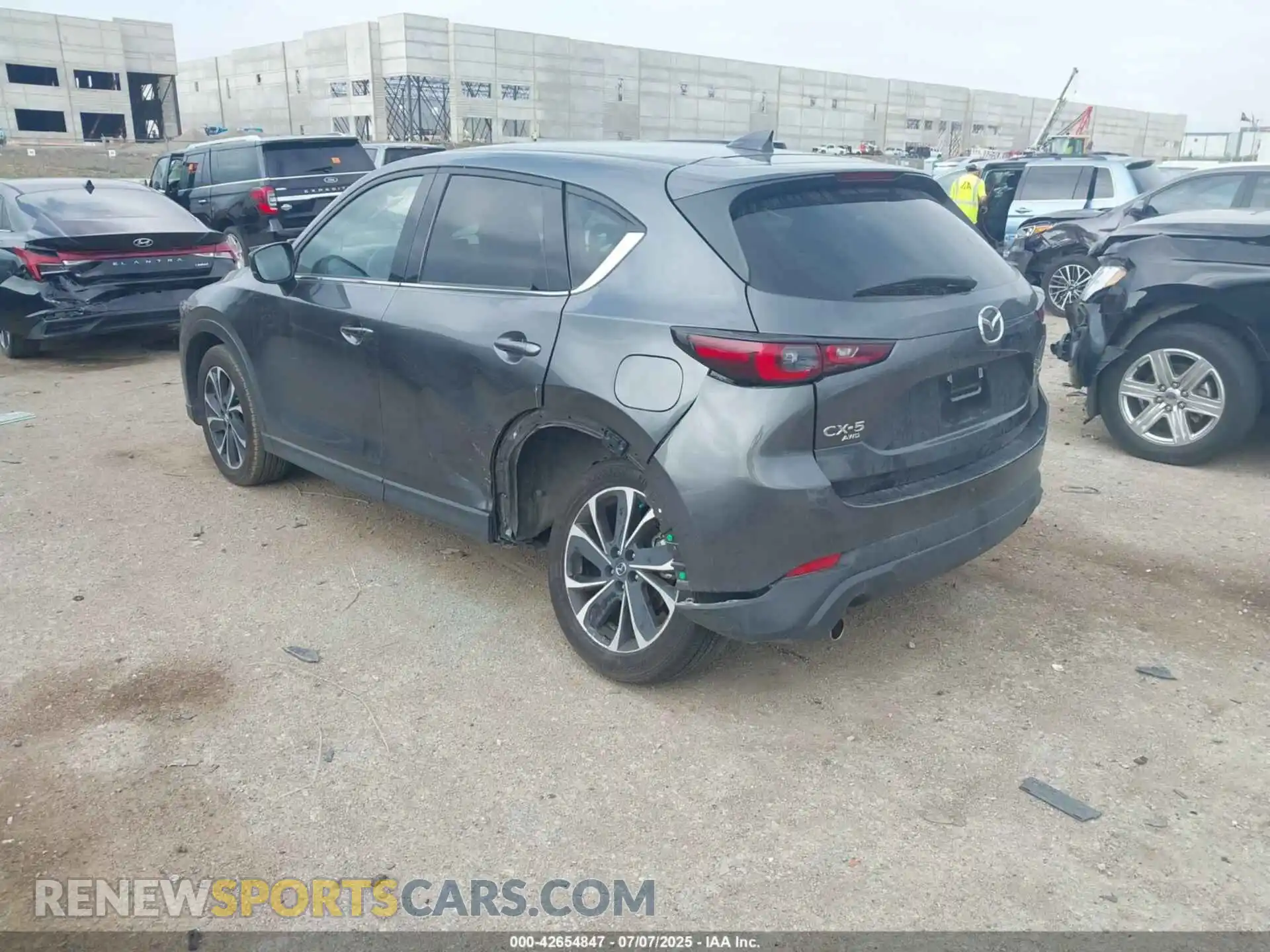 3 fotografías del automóvil dañado JM3KFBEM5N0523530 MAZDA CX-5 2022