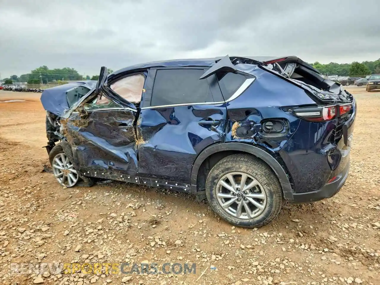 2 fotografías del automóvil dañado JM3KFBBM2P0286700 MAZDA CX-5 2023