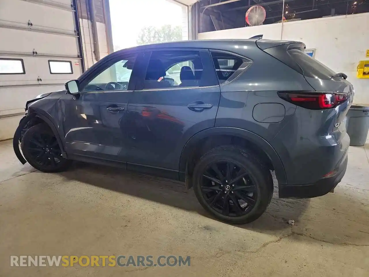 2 fotografías del automóvil dañado JM3KFBCM5P0224349 MAZDA CX-5 2023