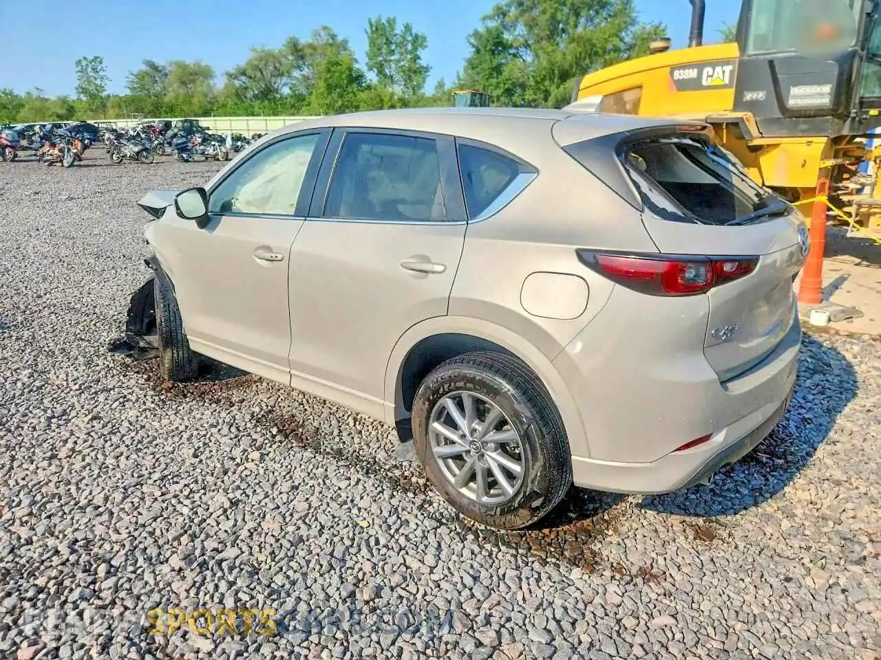 2 fotografías del automóvil dañado JM3KFBBL8R0435850 MAZDA CX-5 2024