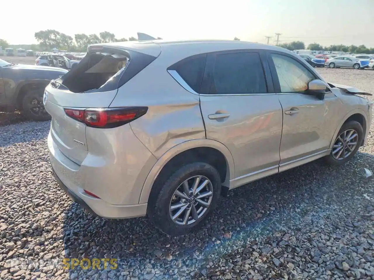 3 fotografías del automóvil dañado JM3KFBBL8R0435850 MAZDA CX-5 2024